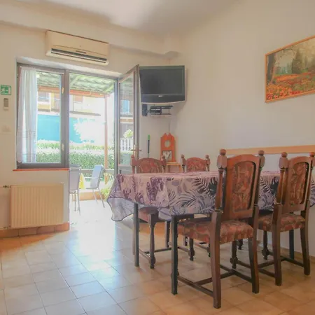 Διαμέρισμα Boris Two *